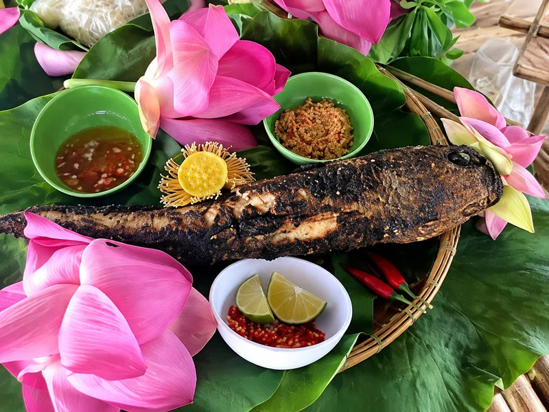 Món cá lóc nướng lá sen mang đậm hương vị ẩm thực miền Tây
